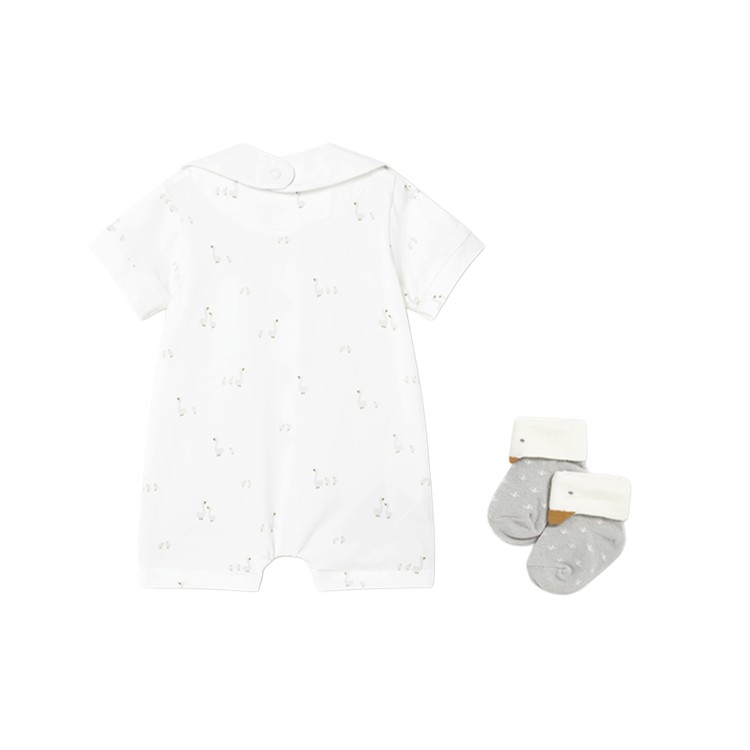 MAYORAL NEWBORN Set di tutina bianca, calzini e bavetta neonato