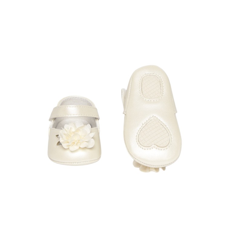 MAYORAL NEWBORN Scarpine panna con fiore neonata
