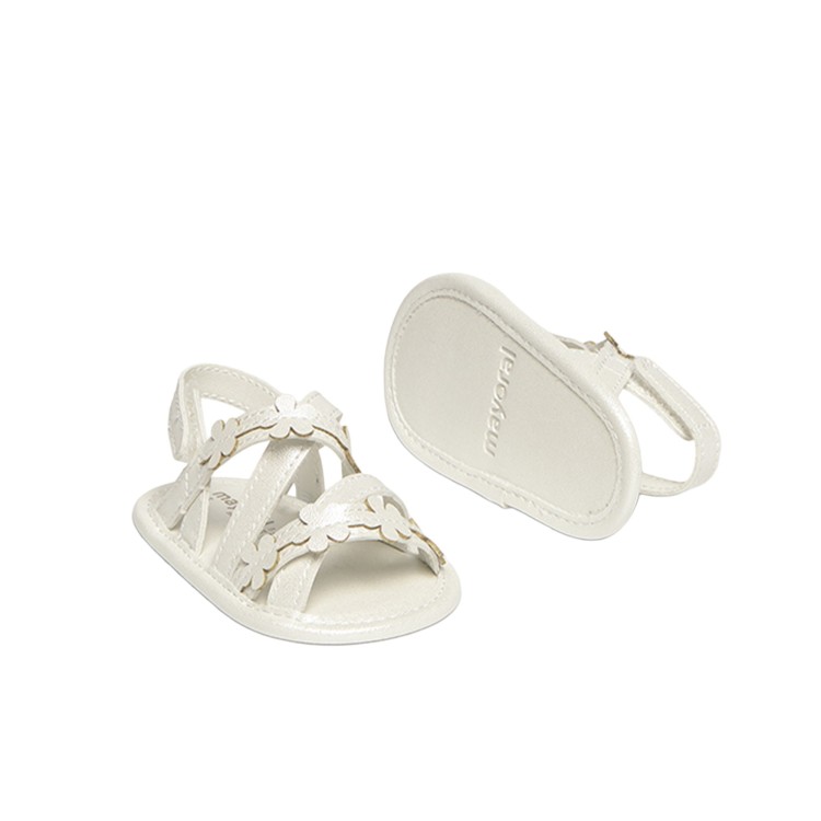 MAYORAL NEWBORN Sandali bianchi metallizzati neonata