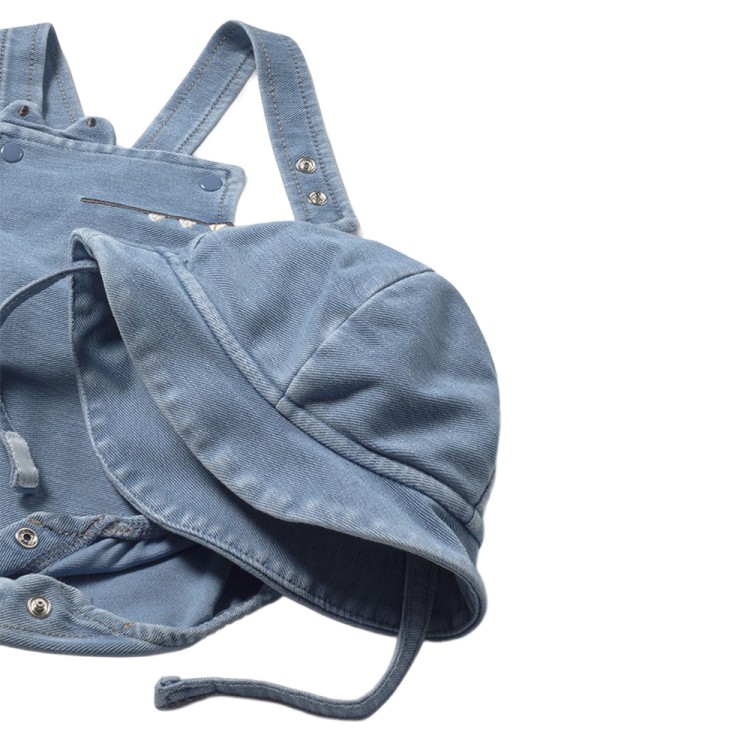 MAYORAL NEWBORN Completo in denim salopette e cappello neonata