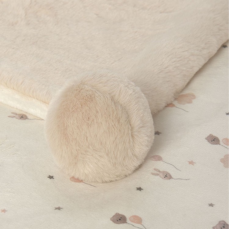 MAYORAL NEWBORN Coperta beige in pile con pompon neonati